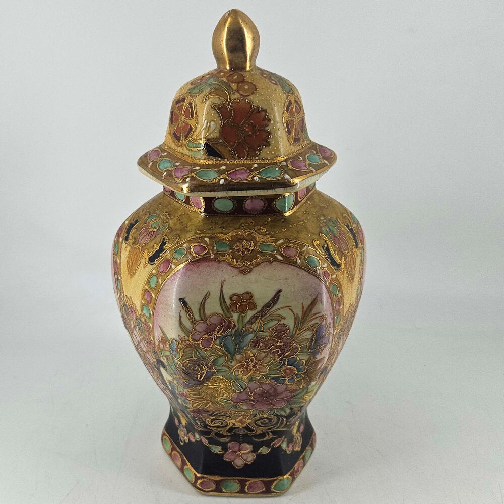 Vintage gilded moriage Satsuma Hand Painted temple or ginger jar  Floral 11" - Picture 4 of 6